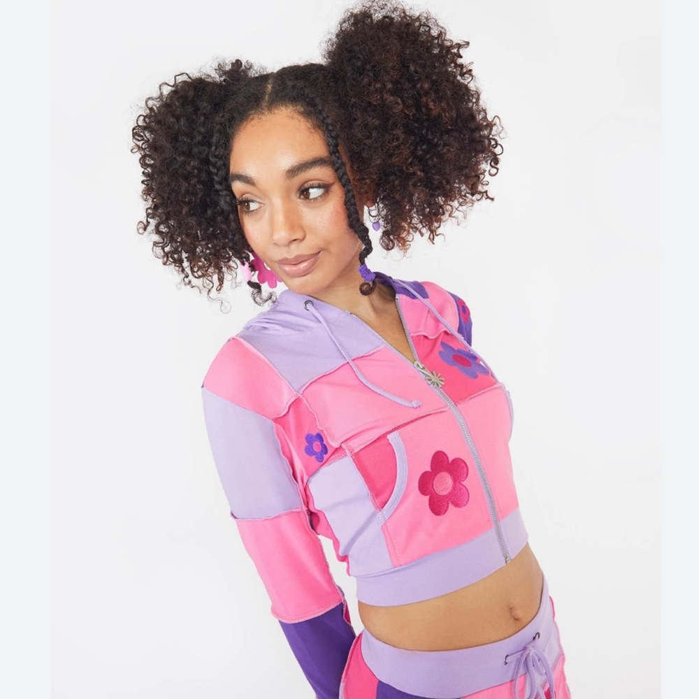 Delia's Pretty Later Days Patchwork Daisy Cropped Hoodie size medium. Y2K